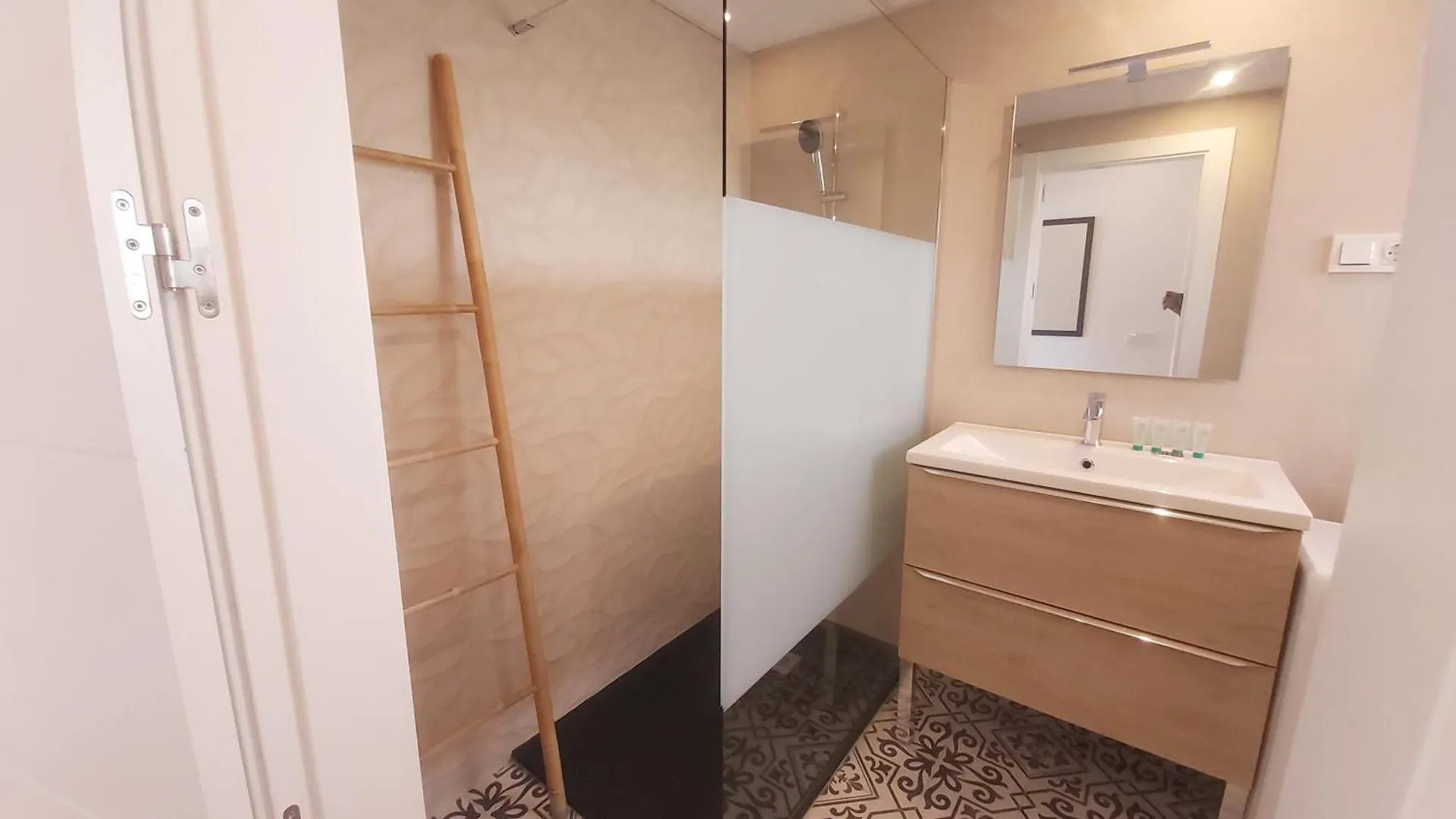 Apartamento Interpares Swimmingpool By Del Parque Flats Málaga